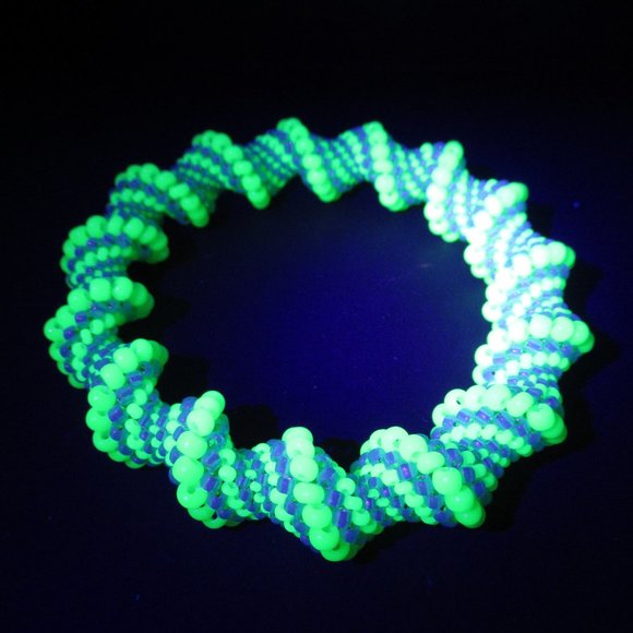 Uranium Glass Cellini Bangle Bracelet - Picture 4 of 11